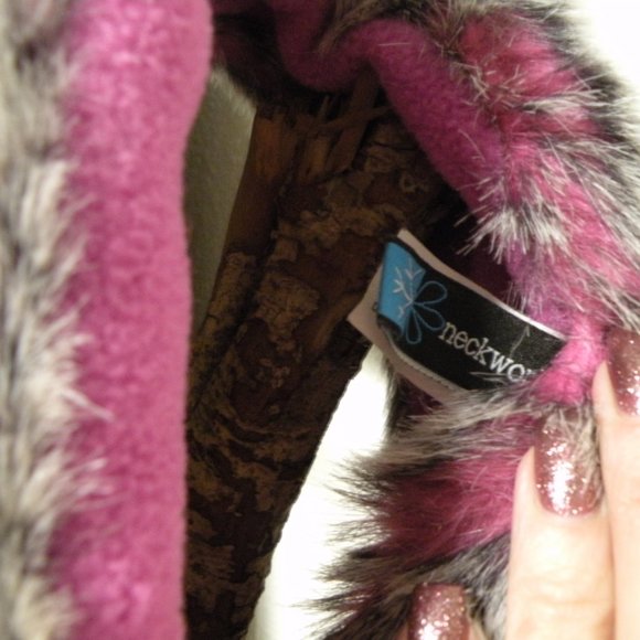 Neck works Hat an neck wrap/ scarf - Picture 7 of 8